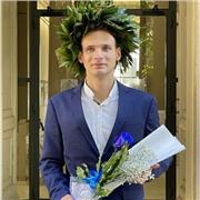 Sono studente universitario magistrale di Scienze Storiche, con competenze di Geografia; appassionato di Nuoto e Sci